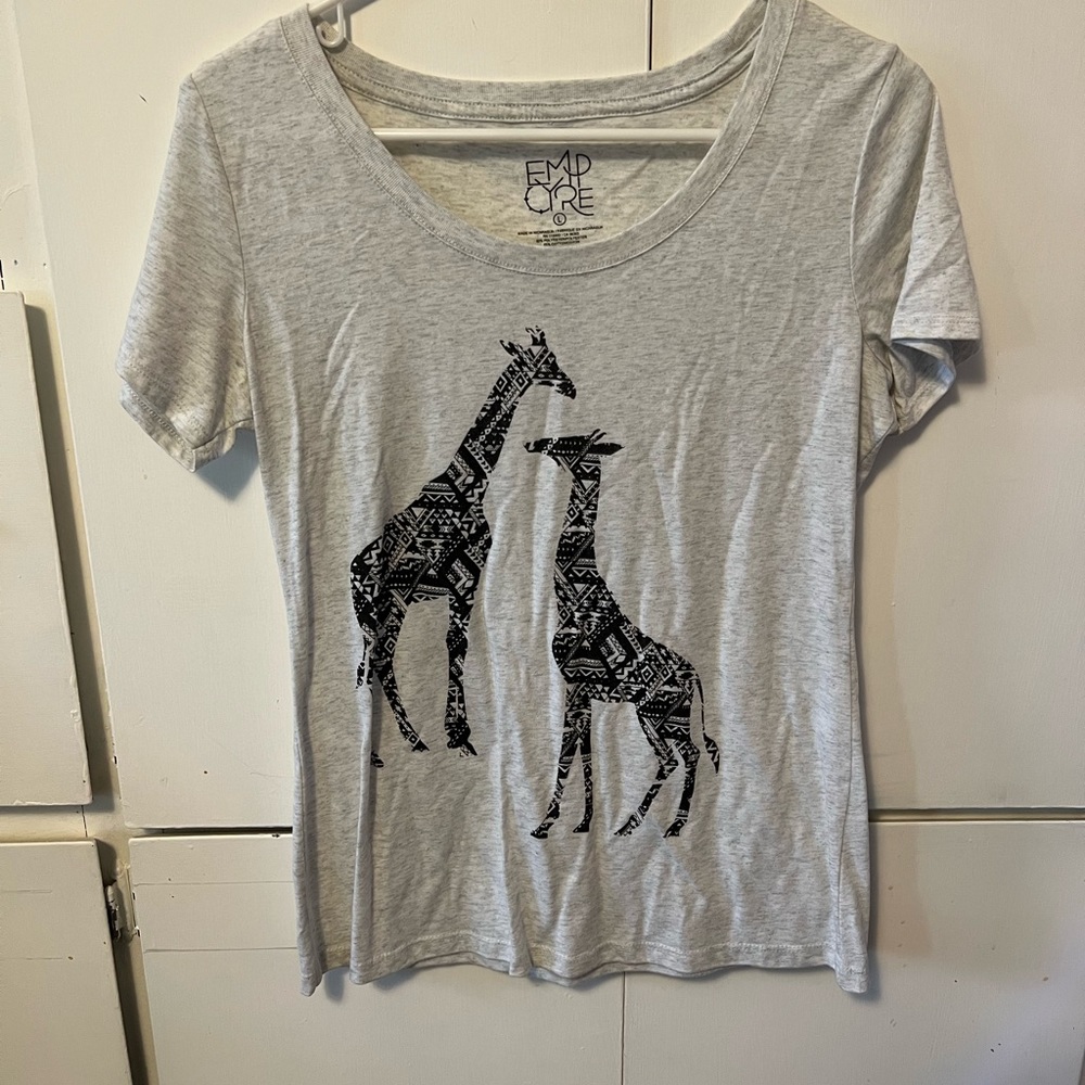 Empyre giraffe tshirt